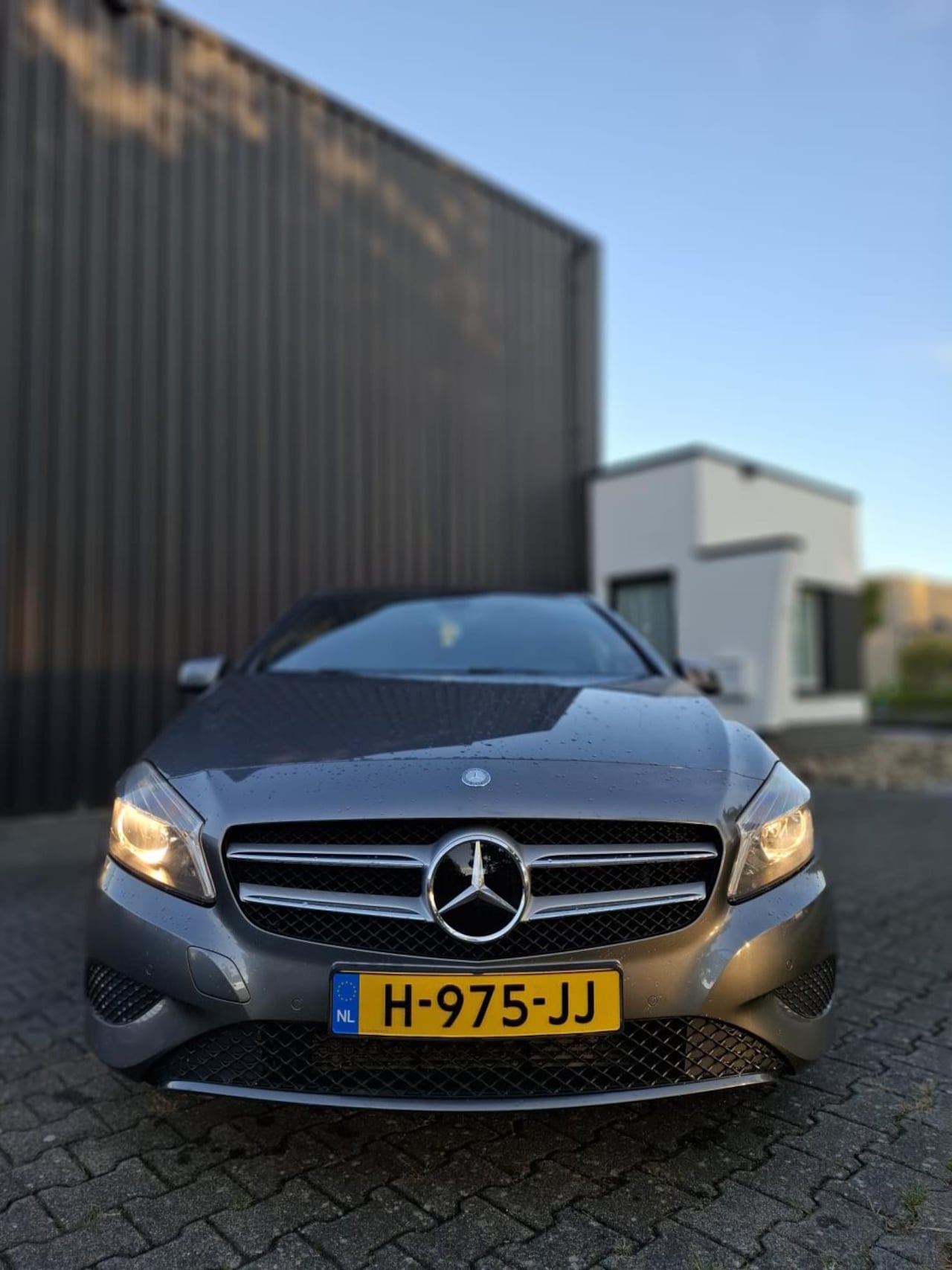 MERCEDES-BENZ A 180