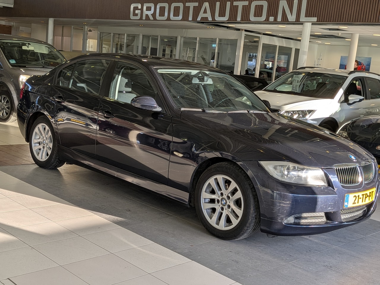 BMW 3-serie - 318i Automaat Airco, Cruise Control, Stuurbekrachtiging - AutoWereld.nl