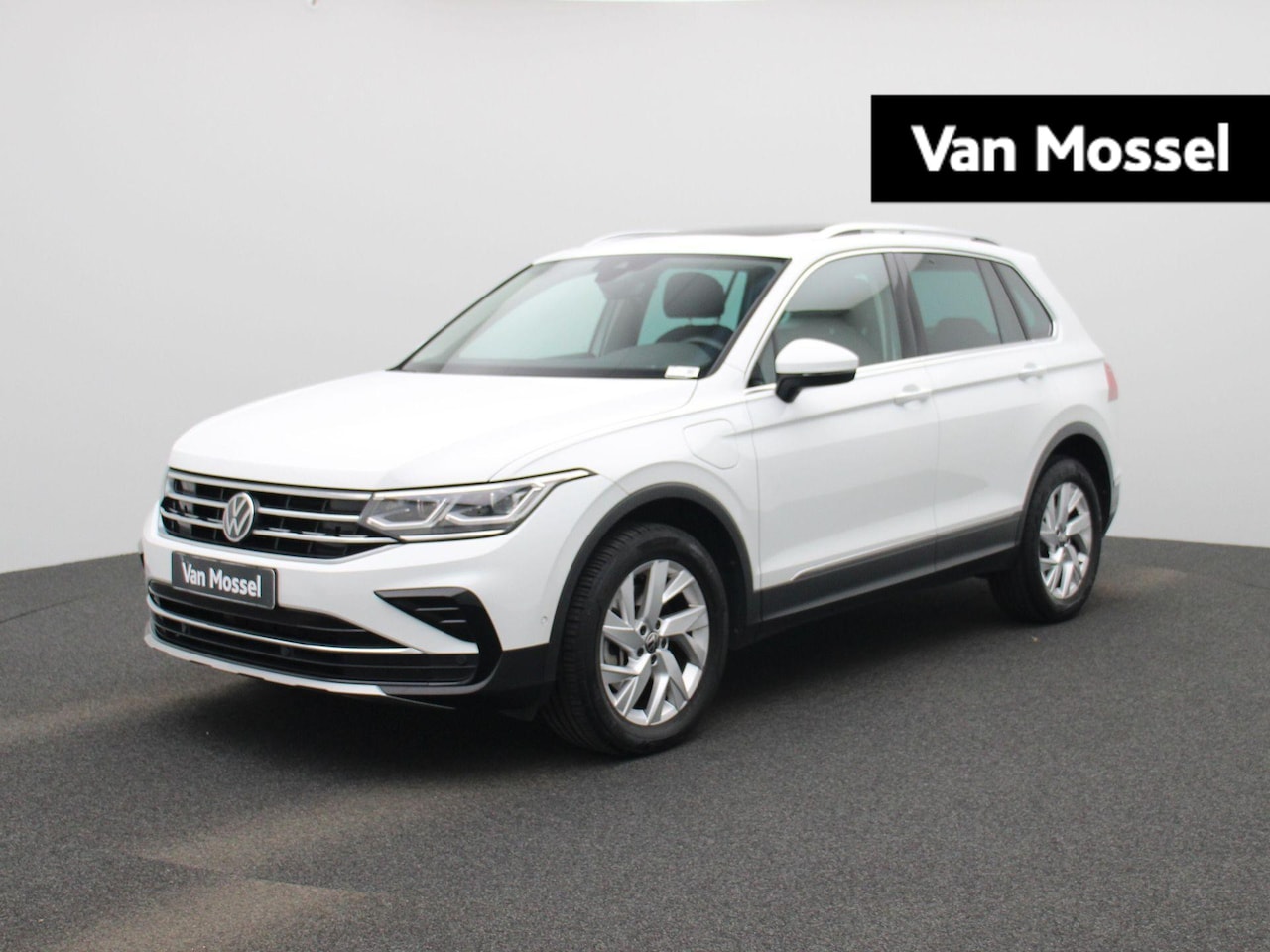 Volkswagen Tiguan - 1.4 eHybrid DSG Elegance | Automaat | Panorama Dak | Navigatie | Apple carplay | Adaptieve - AutoWereld.nl