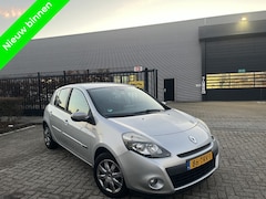 Renault Clio - 1.5 dCi Night & Day Parkeersensoren Lage Km