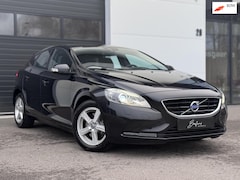 Volvo V40 - 1.6 T2 Summum Keurig onderhouden| 4seizoensbanden