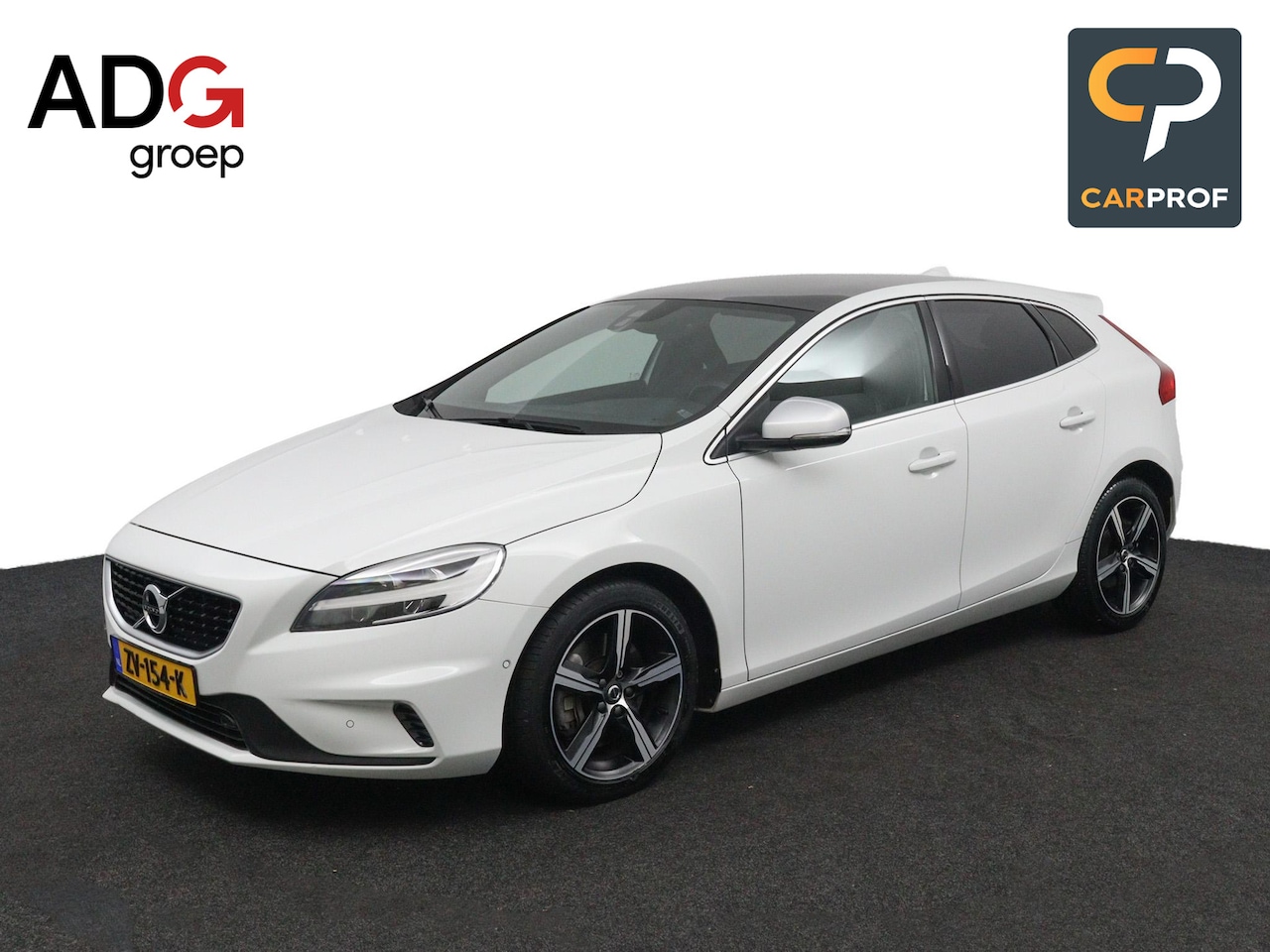 Volvo V40 - 1.5 T3 Polar+ Sport Panoramadak |  Automaat | trekhaak | navigatie| stoelverwarming - AutoWereld.nl