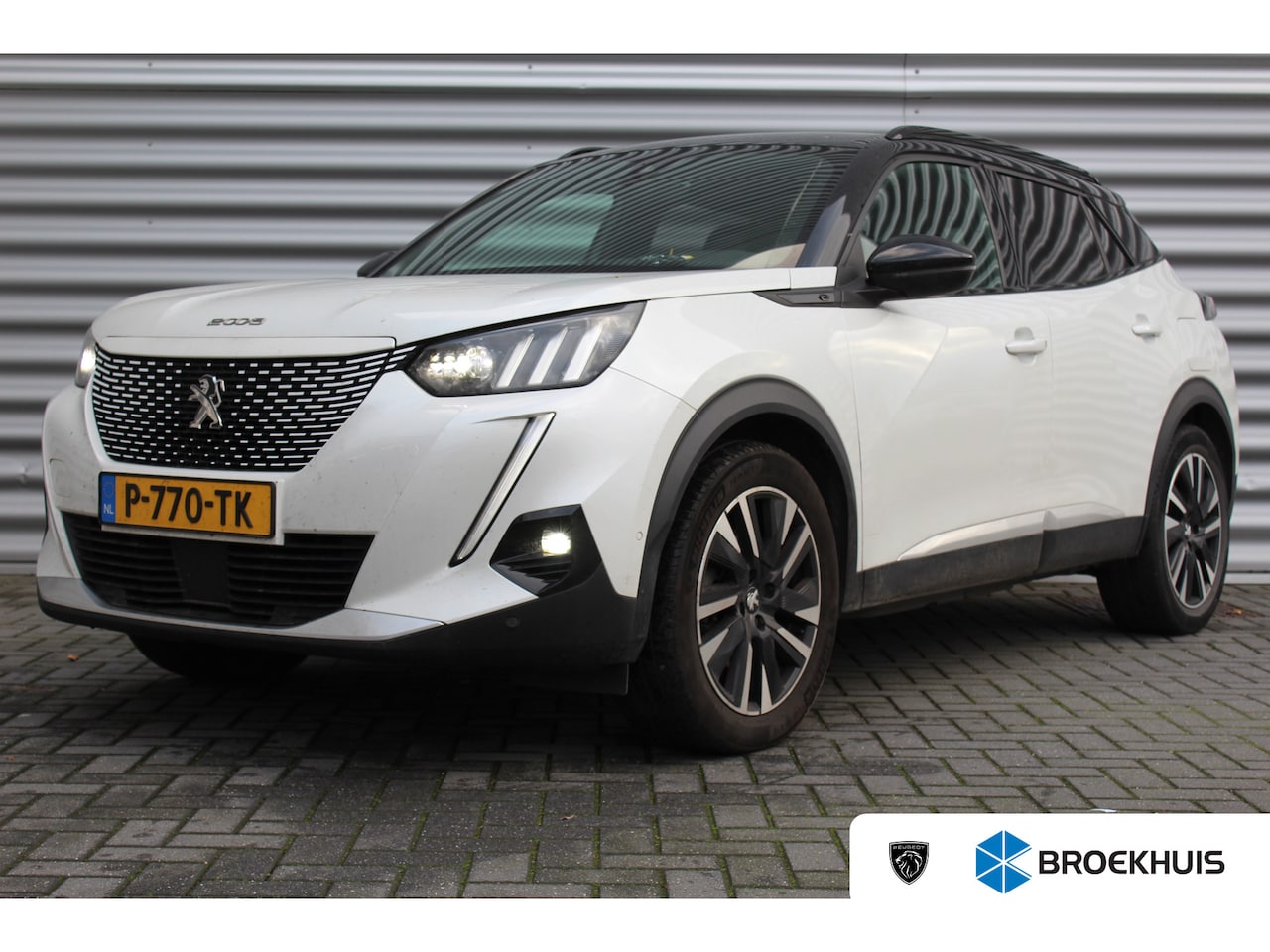 Peugeot e-2008 - 50KWH 136PK GT PACK AUTOMAAT / NAVI / LEDER / CLIMA / PDC / 18" LMV / CAMERA / ALCANTARA / - AutoWereld.nl