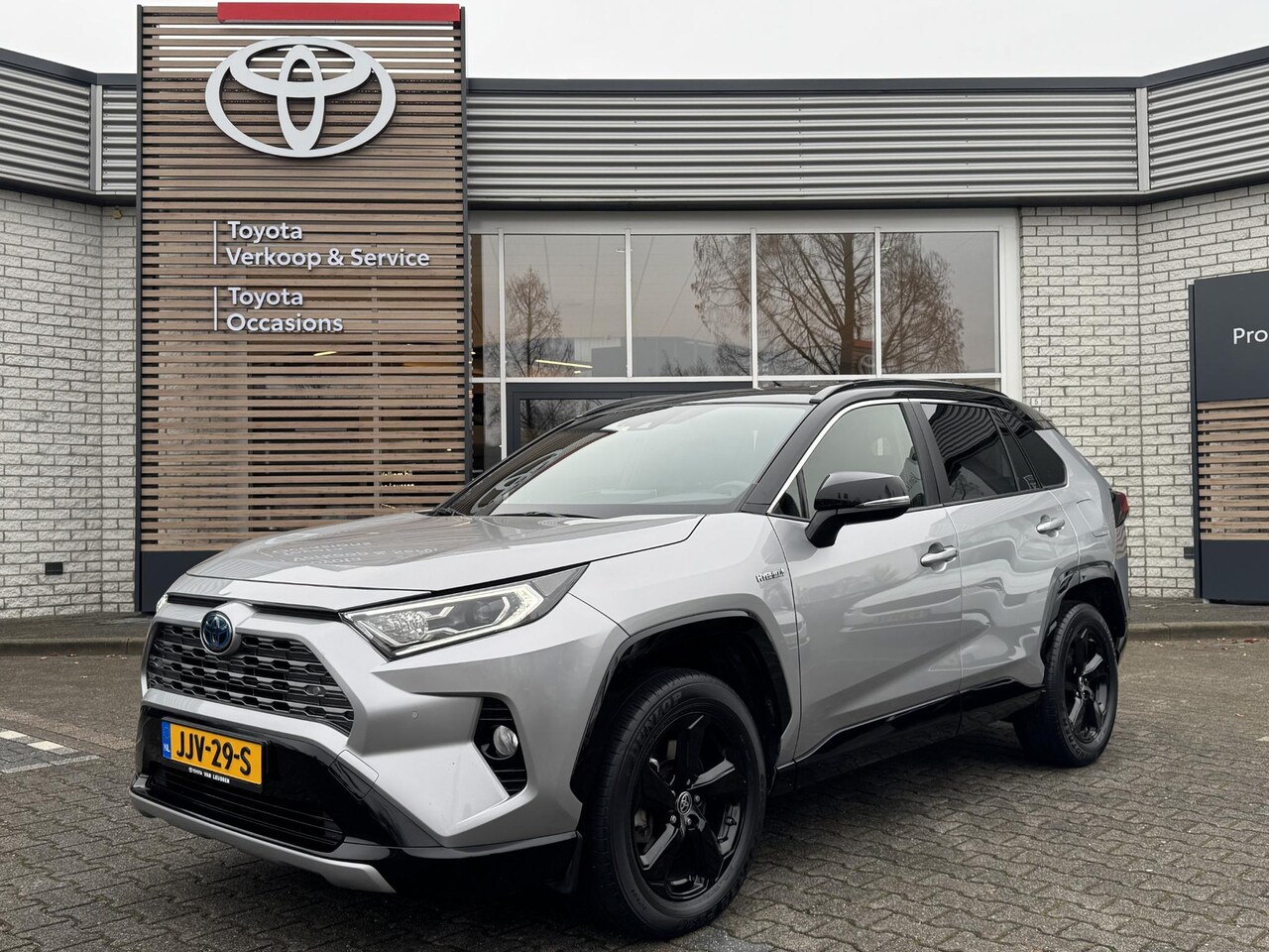 Toyota RAV4 - 2.5 HYBRID AWD BI-TONE STOELVERW PARK-SENSOREN APPLE/ANDROID EL-STOEL EL-ACHTERKLEP 18" LM - AutoWereld.nl