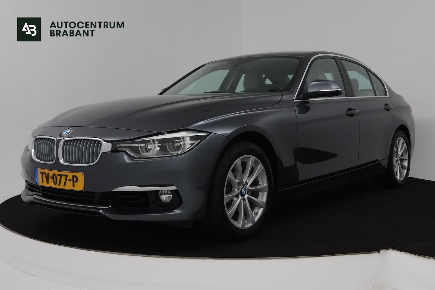 BMW 3-serie - 318i Luxury Edition (DEALER ONDERHOUDEN, PARKEERSENSOREN, NAVIGATIE, AUTOMAAT, CRUISE CONT - AutoWereld.nl