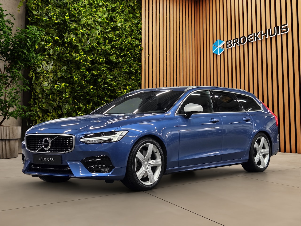 Volvo V90 - 2.0 T4 R-Design | Trekhaak | Camera | Adaptive Cruise | BLIS | Harman/Kardon - AutoWereld.nl