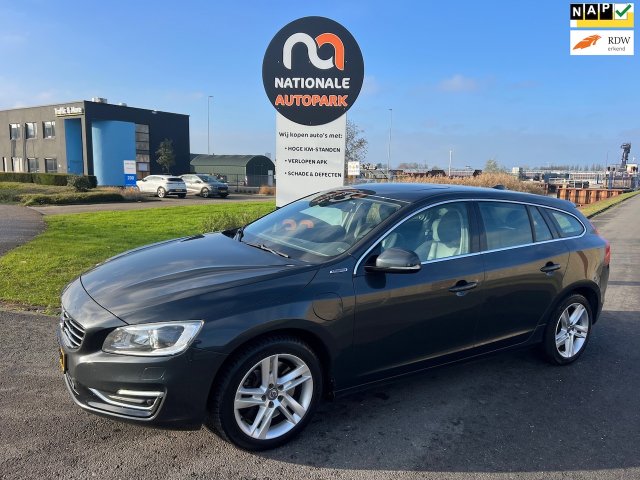 Volvo V60 - 2013 * 2.4 D6 AWD Plug-In Hybrid Summum * APK * - AutoWereld.nl