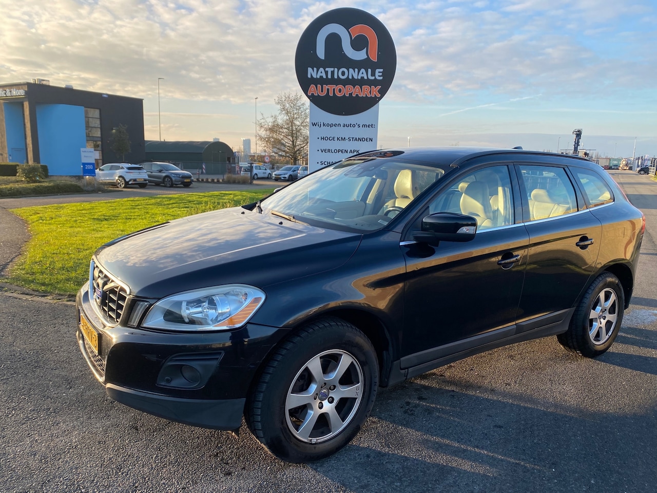 Volvo XC60 - 2009 * 2.4D AWD Momentum * AUTOMAAT * APK - AutoWereld.nl