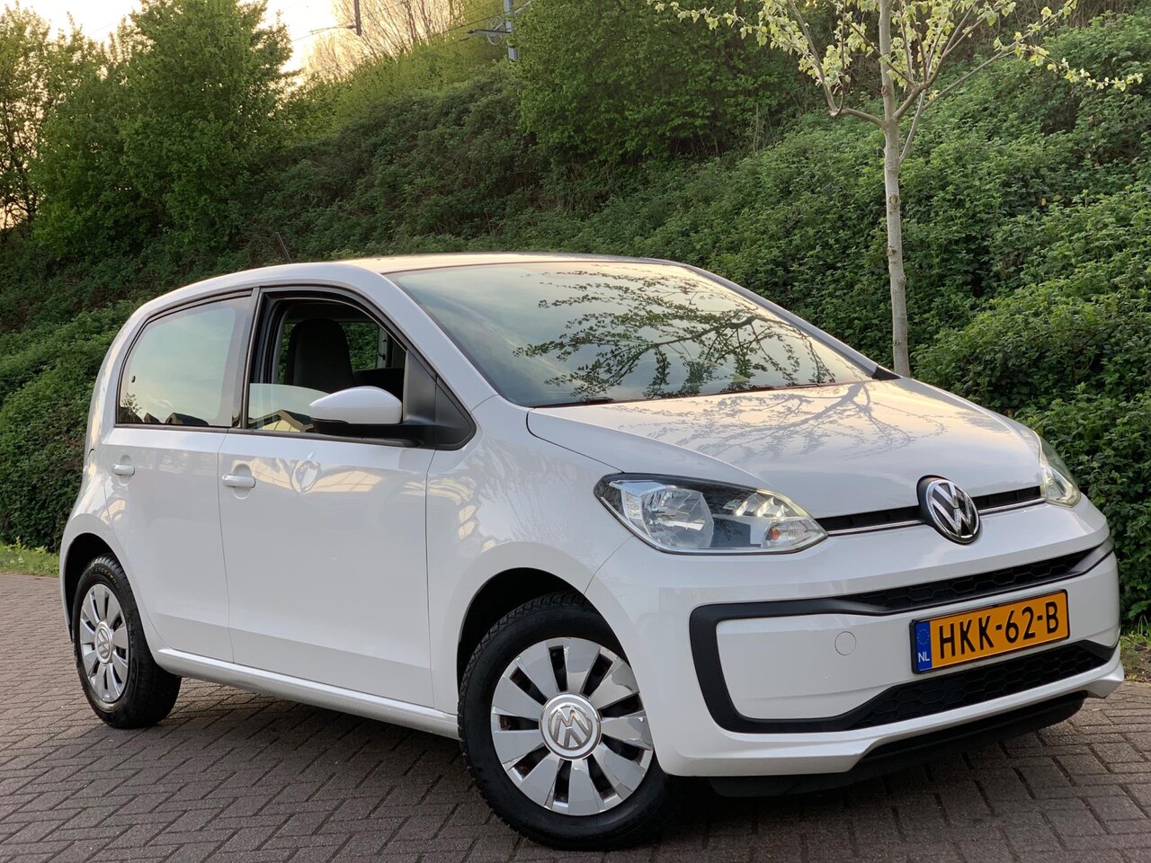 Volkswagen Up! - 1.0 BMT move up! 5 DEURS AIRCO LUXE 2018 ! ! ! NIEUWE APK ! - AutoWereld.nl