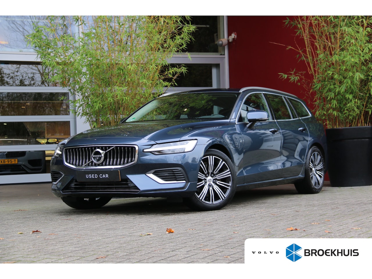 Volvo V60 - 2.0 T6 Recharge AWD Inscription | Trekhaak | Harman/Kardon | Memory | Camera | Adaptive Cr - AutoWereld.nl