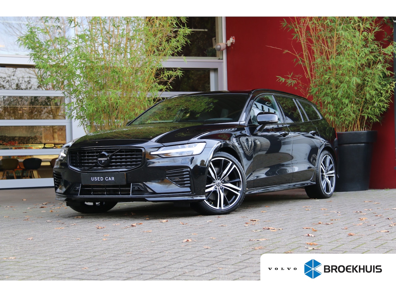 Volvo V60 - 2.0 T8 Recharge AWD R-Design | Styling Kit | Trekhaak | 360 Camera | Harman/Kardon | Panor - AutoWereld.nl