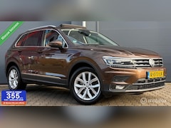 Volkswagen Tiguan - 2.0 TSI 4Motion Highline Pano.dak/Trekhaak/LED
