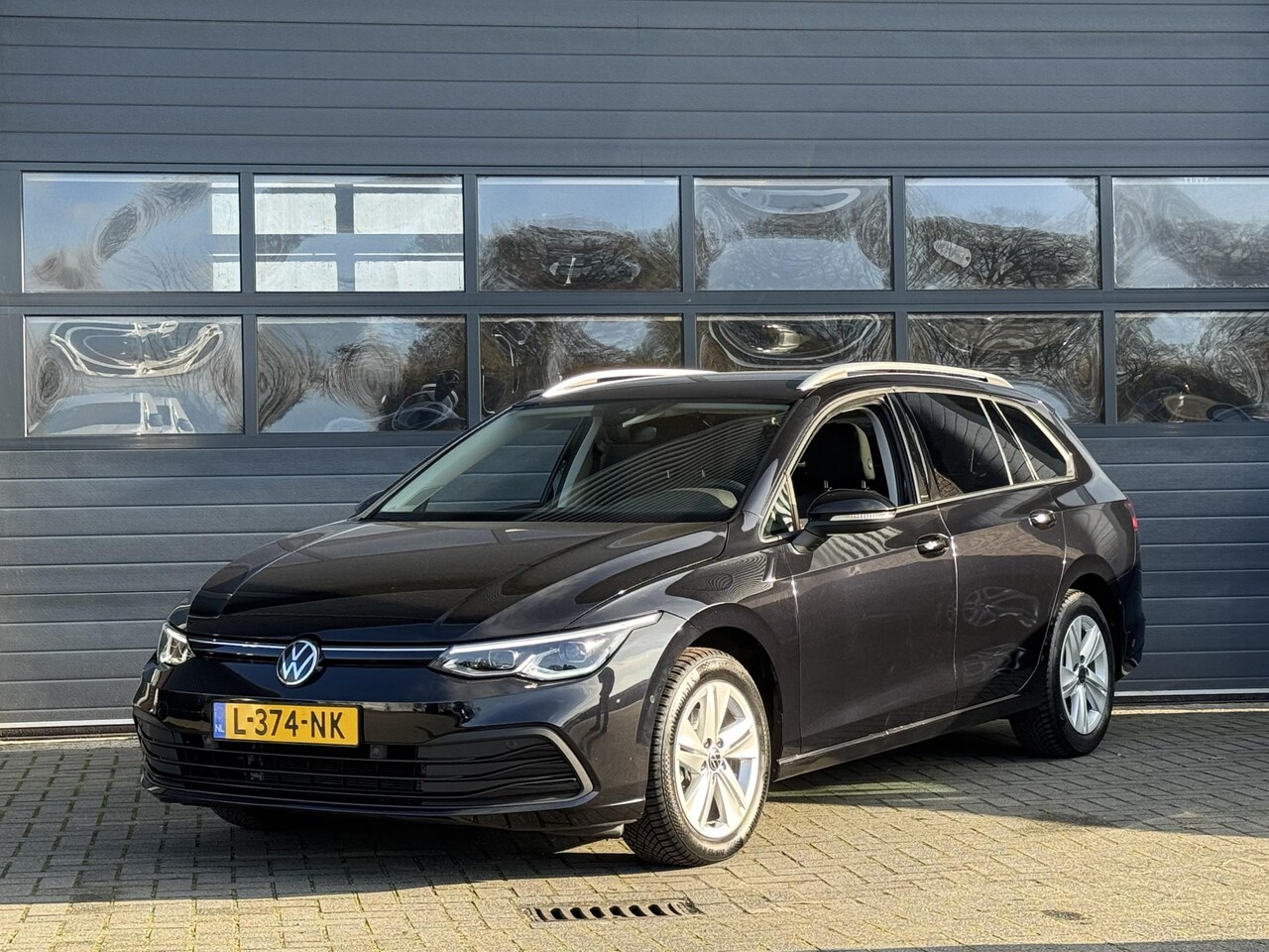 Volkswagen Golf Variant - 1.5 eTSI LIFE BUSINESS I AUTOMAAT I TREKHAAK I P-CAMERA I APPLE CARPLAY I CLIMATE CONTROL - AutoWereld.nl