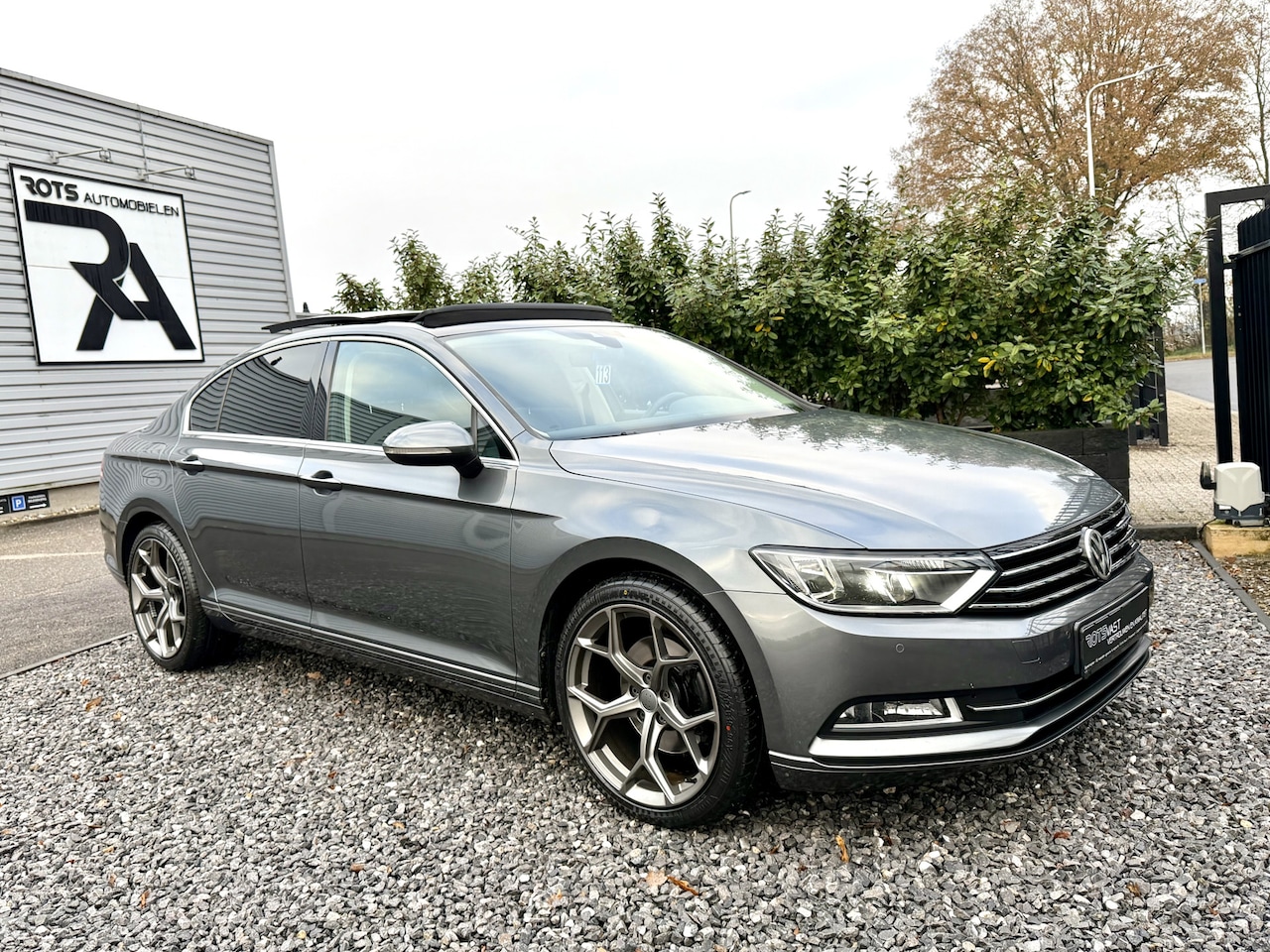 Volkswagen Passat - 1.4 TSI ACT DSG Panoramadak|Camera|Navi|Media Grijs - AutoWereld.nl