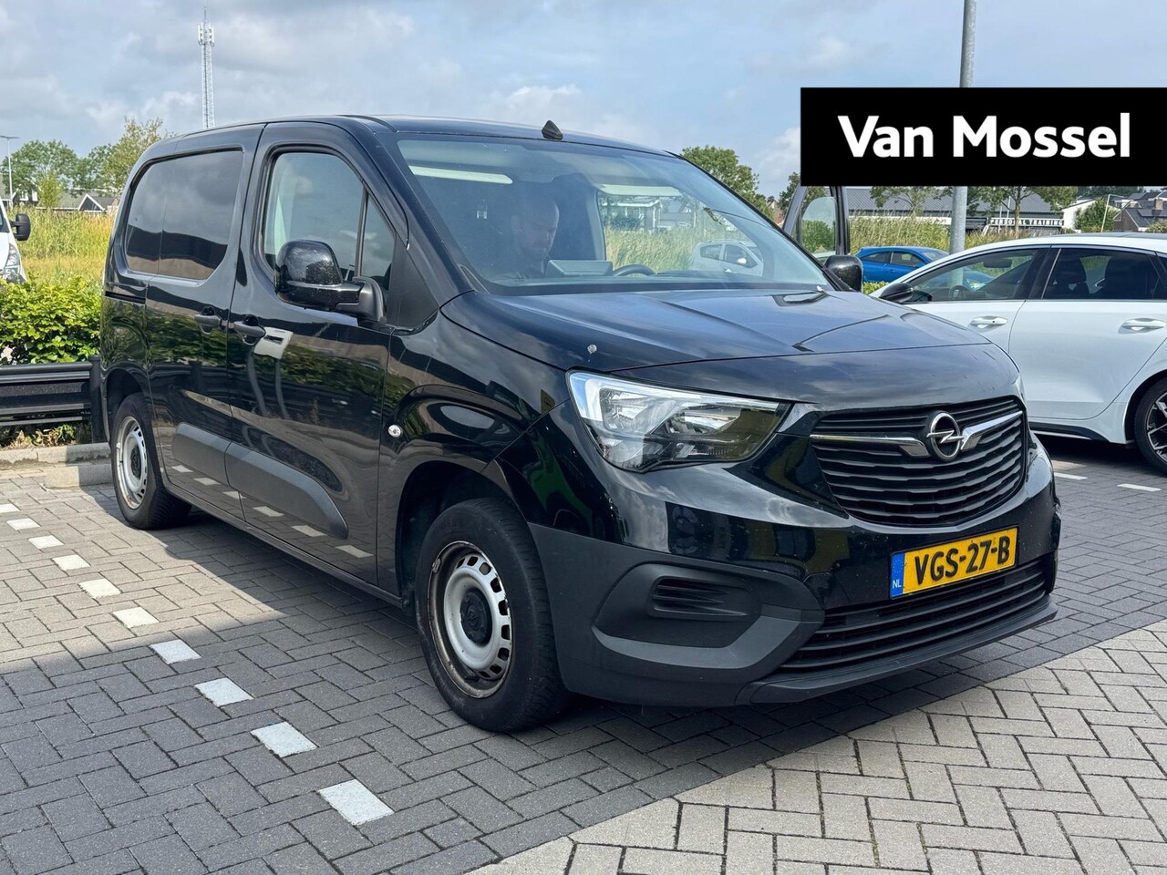 Opel Combo - 1.5D L1H1 Edition | Airco | Navigatie | Parkeersensoren achter - AutoWereld.nl