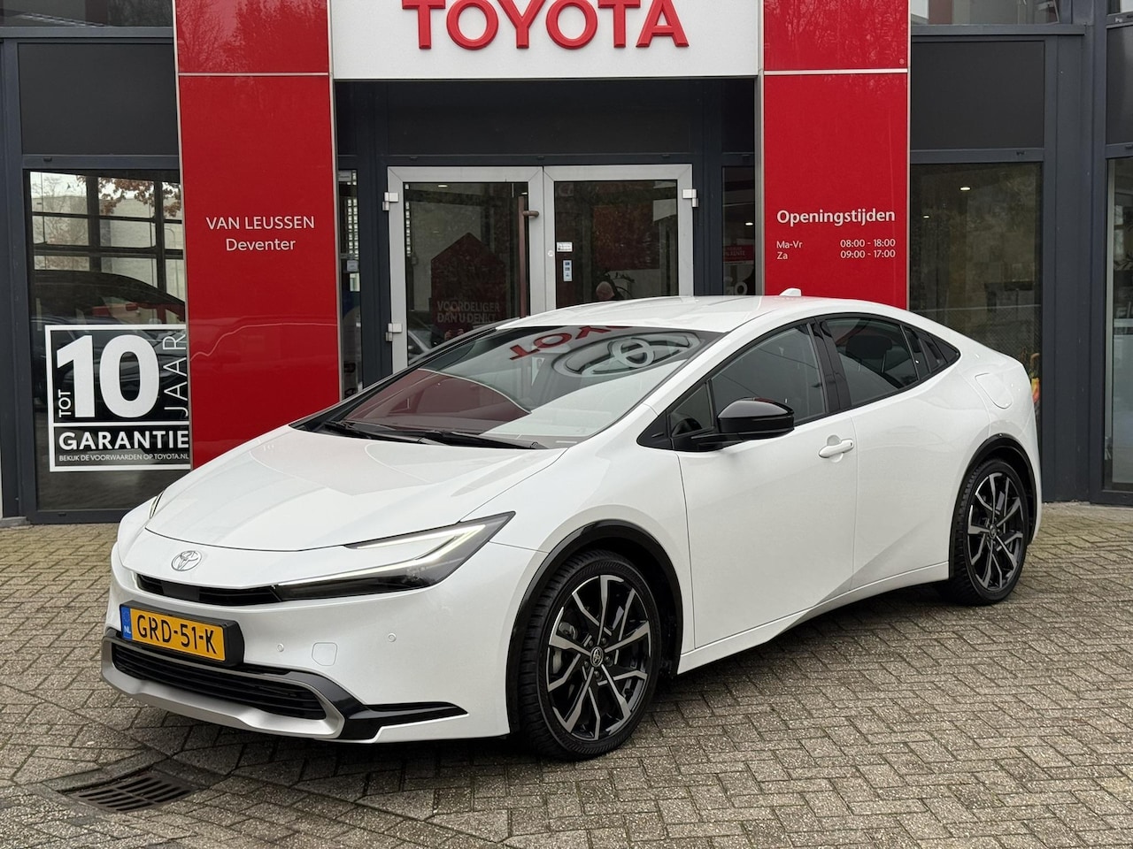 Toyota Prius - 2.0 Plug-in Executive ALL SEASON BANDEN STUURVERW BSM - AutoWereld.nl