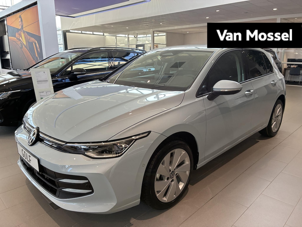 Volkswagen Golf - 1.5 eTSI Life Edition | VOORRAAD DIRECT LEVERBAAR  | Automaat | 17 inch velgen | Parkeerse - AutoWereld.nl