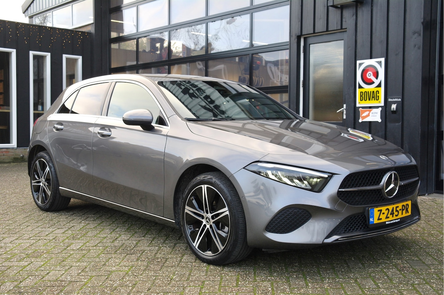 Mercedes-Benz A-klasse - 250 e Luxury Line | Leer | Sfeer | CarPlay | MBux |  Distronic | NL-Auto | Dealer onderhou - AutoWereld.nl