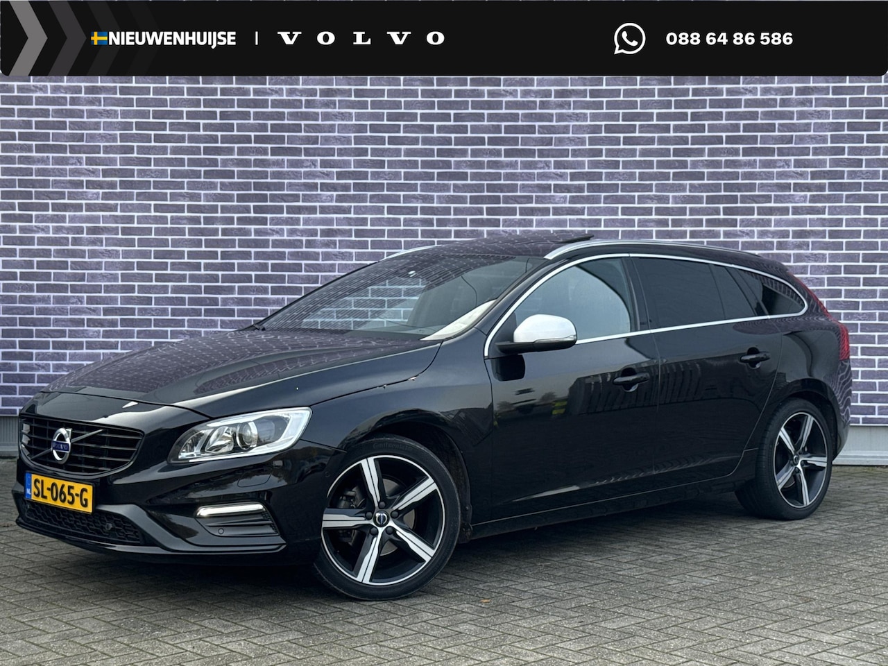 Volvo V60 - 2.0 T4 Business Sport | Trekhaak | Keyless | Standkachel | Leer | Parkeercamera | Schuifda - AutoWereld.nl
