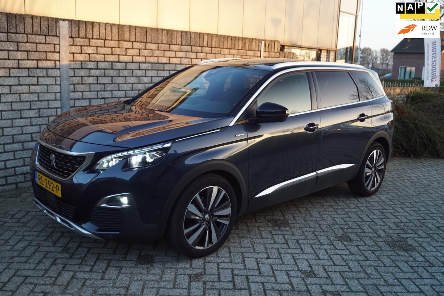 Peugeot 5008 - 1.2 PureTech Blue Lease GT-Line 7Per Panodak Half Leder Navi Camera Clima LED Kopl Apple C - AutoWereld.nl