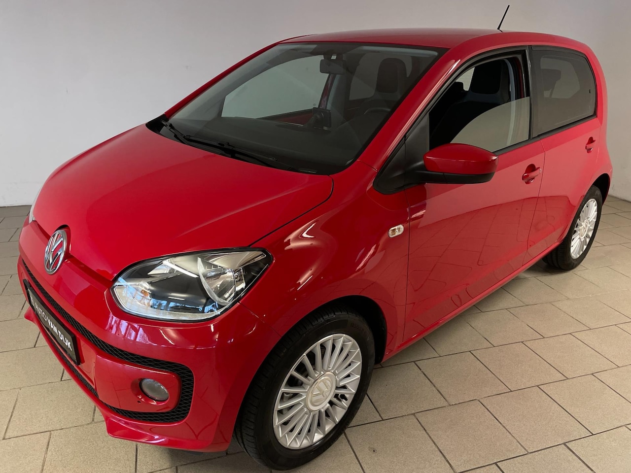 Volkswagen Up! - 1.0 High Up! AIRCO NAVI BLUETOOTH STOELVERW VELGEN MISTLAMPEN PRIVACY GLAS ZEER NETTE AUTO - AutoWereld.nl