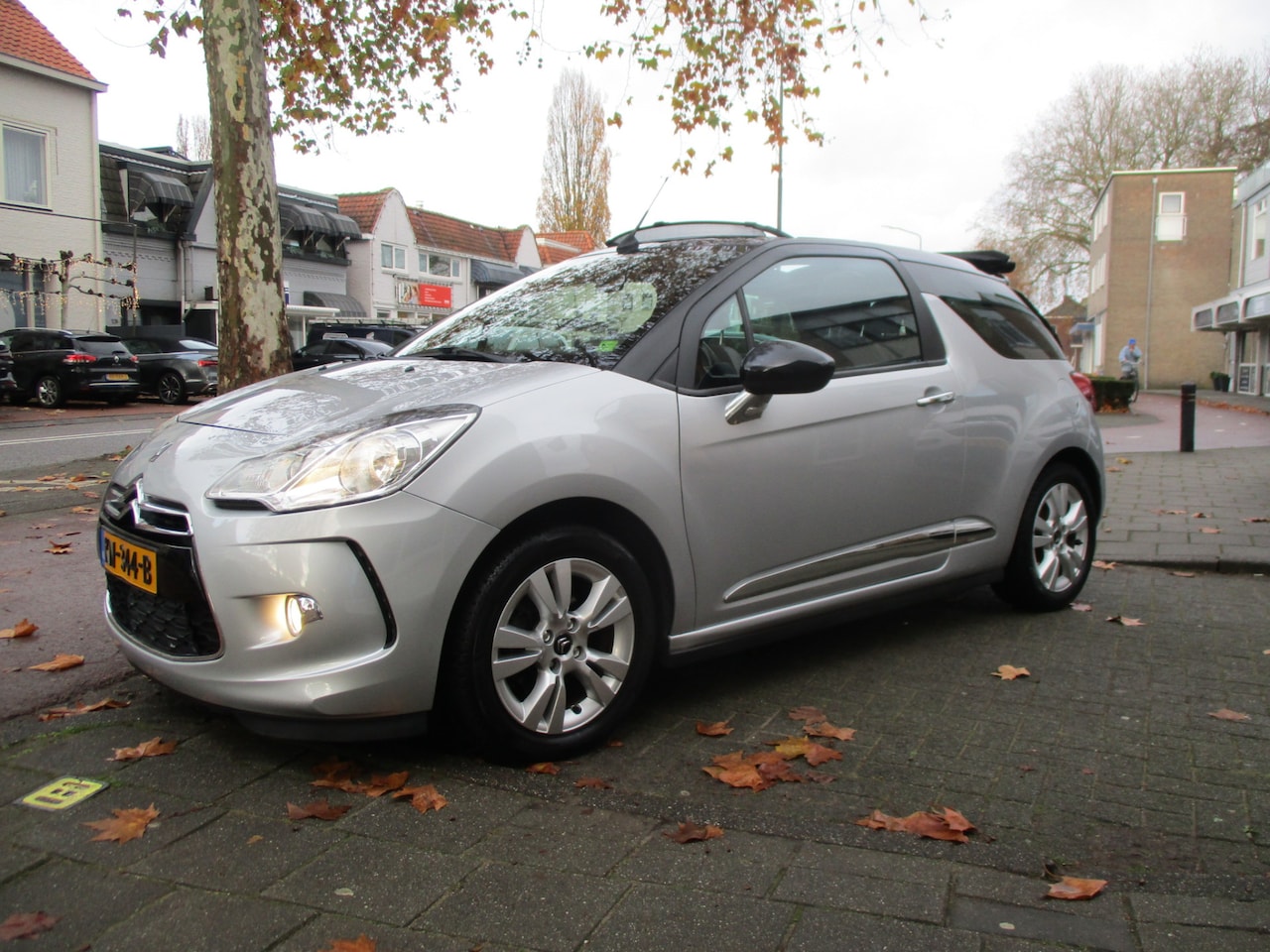 Citroën DS3 Cabrio - 1.2 VTi So Chic / AIRCO / D-SNAAR VERVANGEN / i.z.g.st / 121dkm - AutoWereld.nl