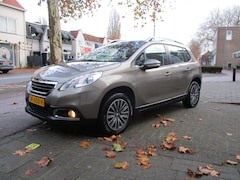 Peugeot 2008 - 1.2 PureTech Blue Lion / AUTOMAAT / AIRCO / GLAZEN-DAK / 32dkm