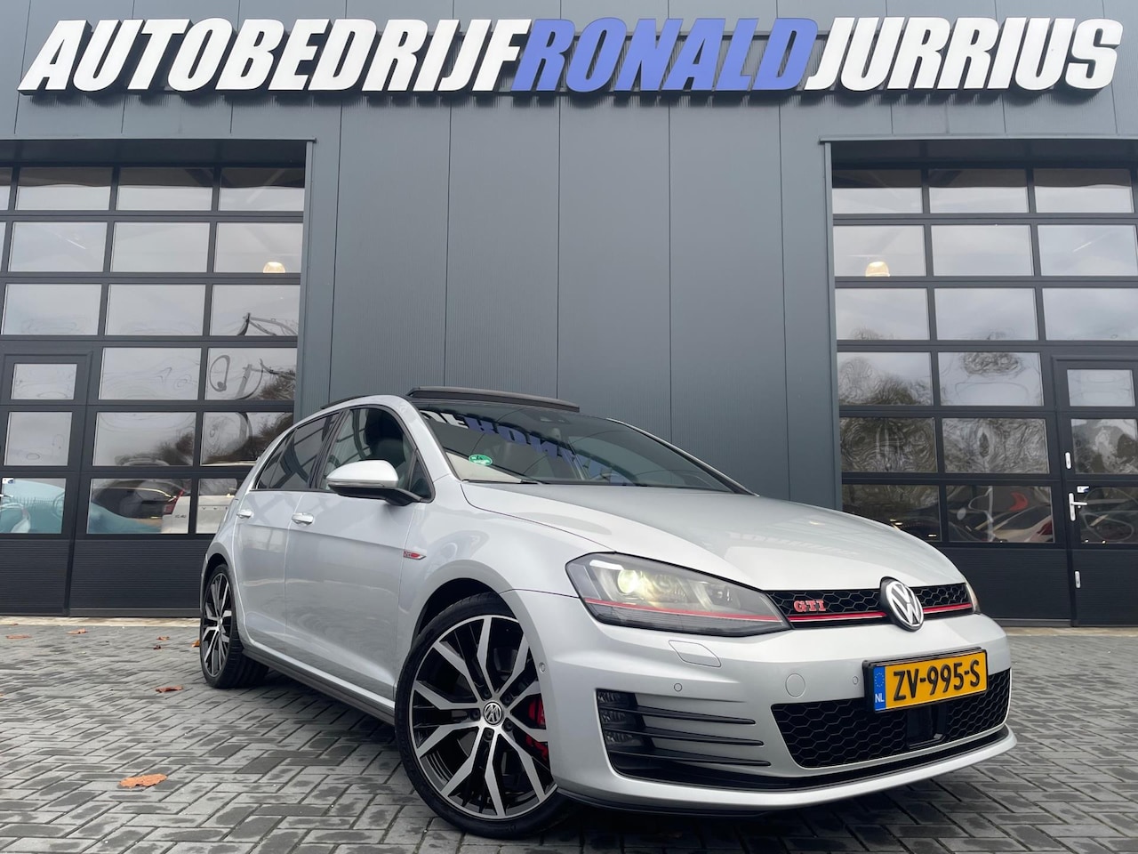 Volkswagen Golf - 2.0 TSI GTI Performance Panoramadak/Adaptive-Cruise/Xenon/Leder/Originele echte GTI/Michel - AutoWereld.nl
