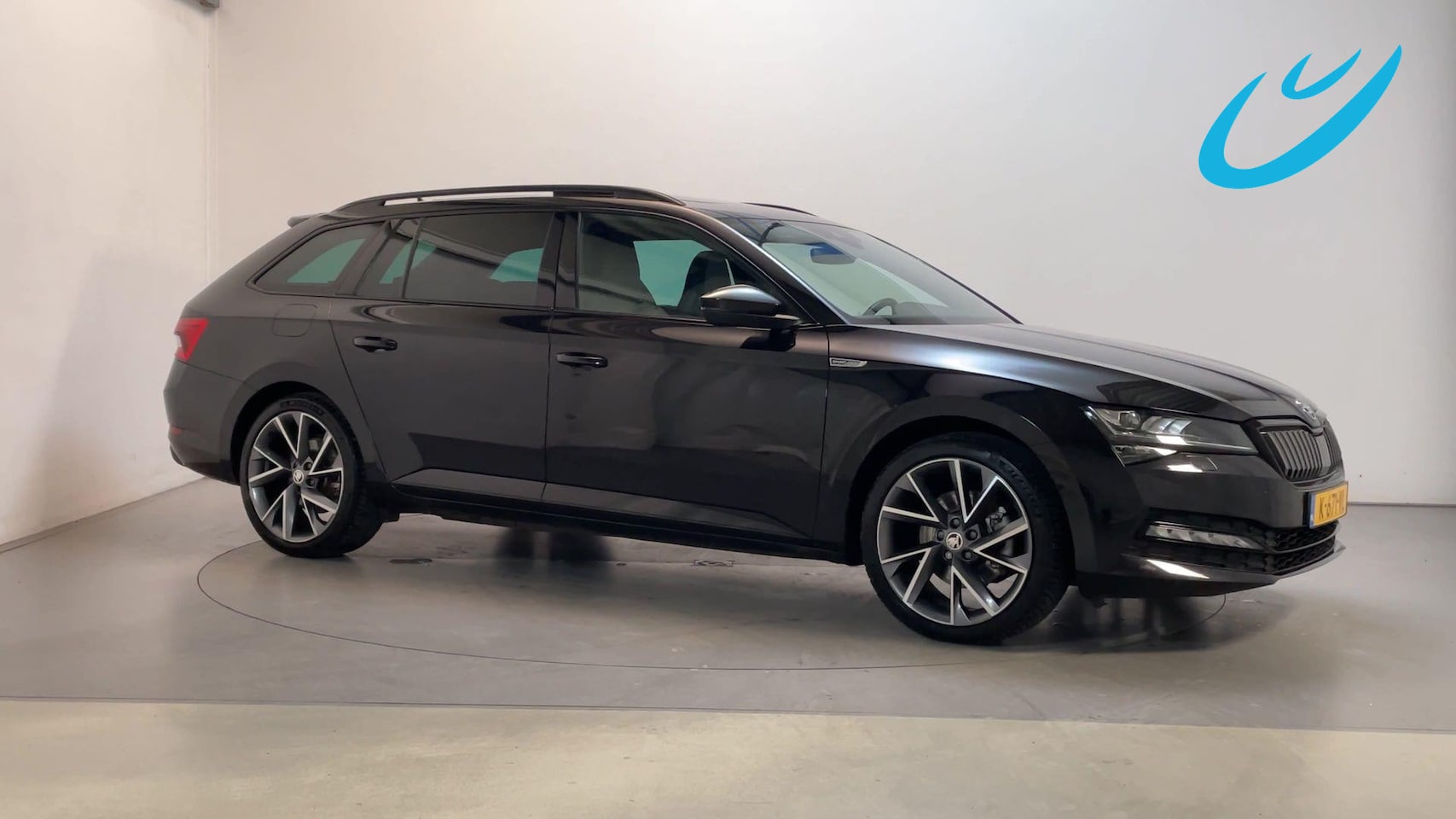 Skoda Superb Combi - 1.4 TSI iV Sportline Business Panoramadak LED Stoelverwarming Camera DAB+ - AutoWereld.nl