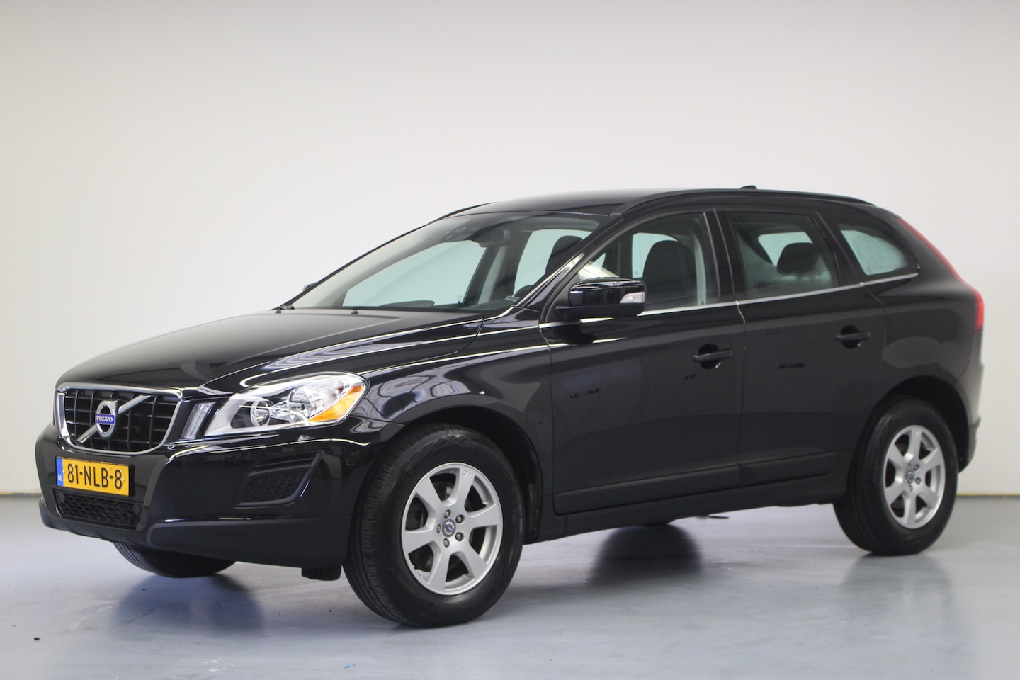 Volvo XC60 - D3 Momentum 5-Cilinder | Rijklaarprijs | Automaat | Stoelverwarming | - AutoWereld.nl