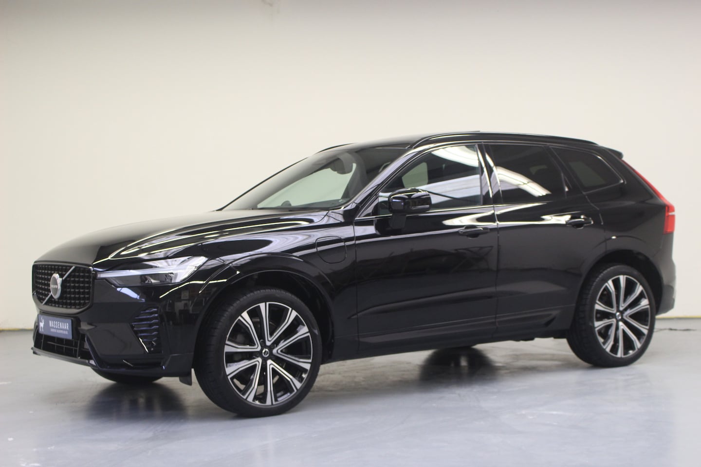 Volvo XC60 - T6 Plug-in hybrid AWD R-Design | Rijklaarprijs | Trekhaak | Bowers Wilkins | Long Range | - AutoWereld.nl