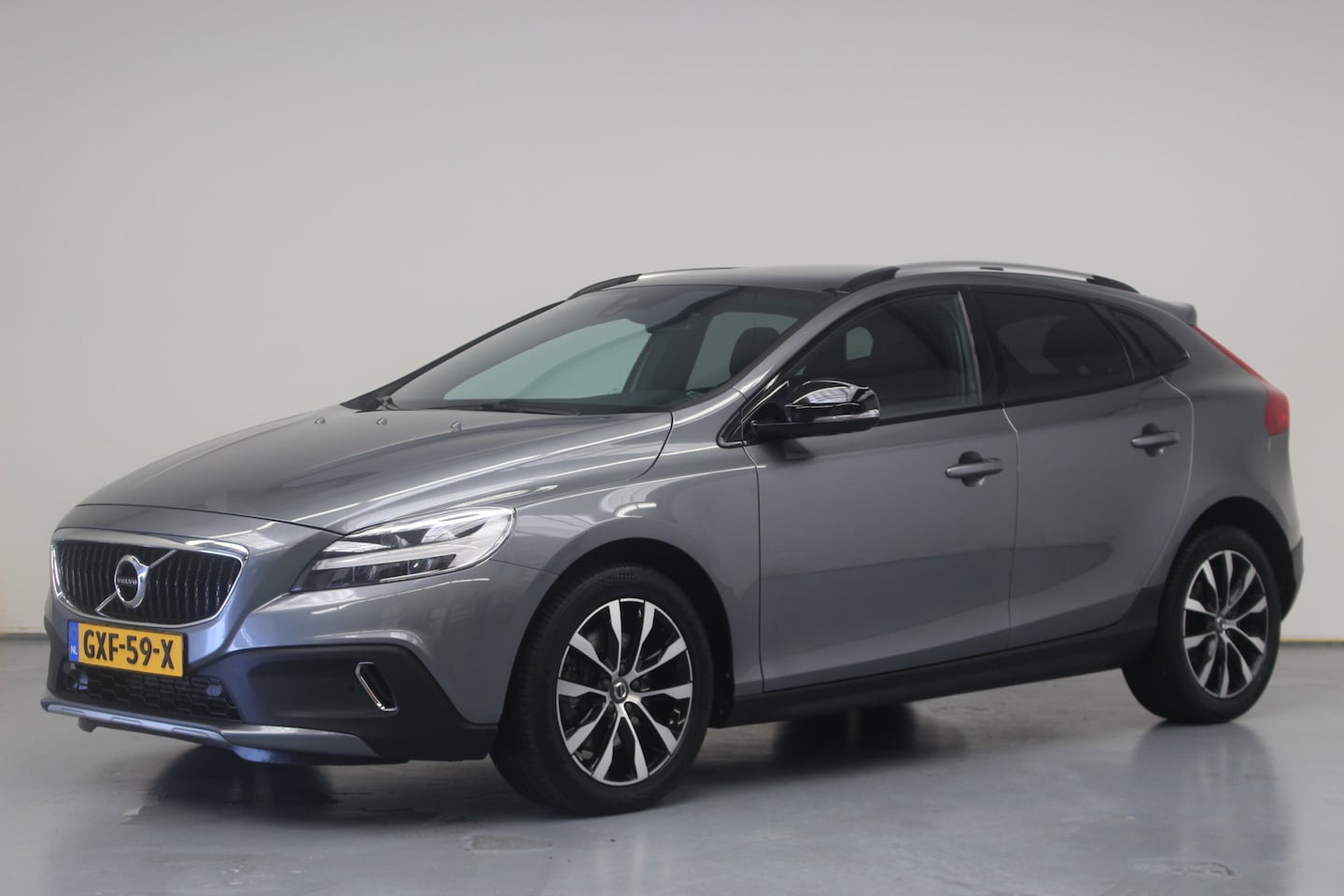 Volvo V40 Cross Country - T3 Polar+ Luxury | Rijklaarprijs | Trekhaak | - AutoWereld.nl