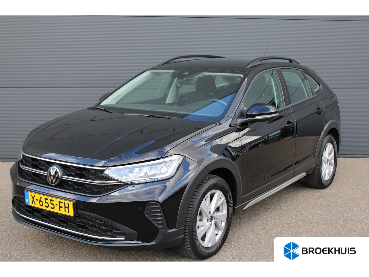 Volkswagen Taigo - 1.0 TSI Life | Automaat | Navi by app | Parkeersensoren voor + achter | All season | 39.00 - AutoWereld.nl