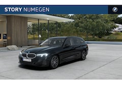 BMW 3-serie Touring - 330e Automaat / Trekhaak / Achteruitrijcamera / Live Cockpit Plus / Parking Assistant / St