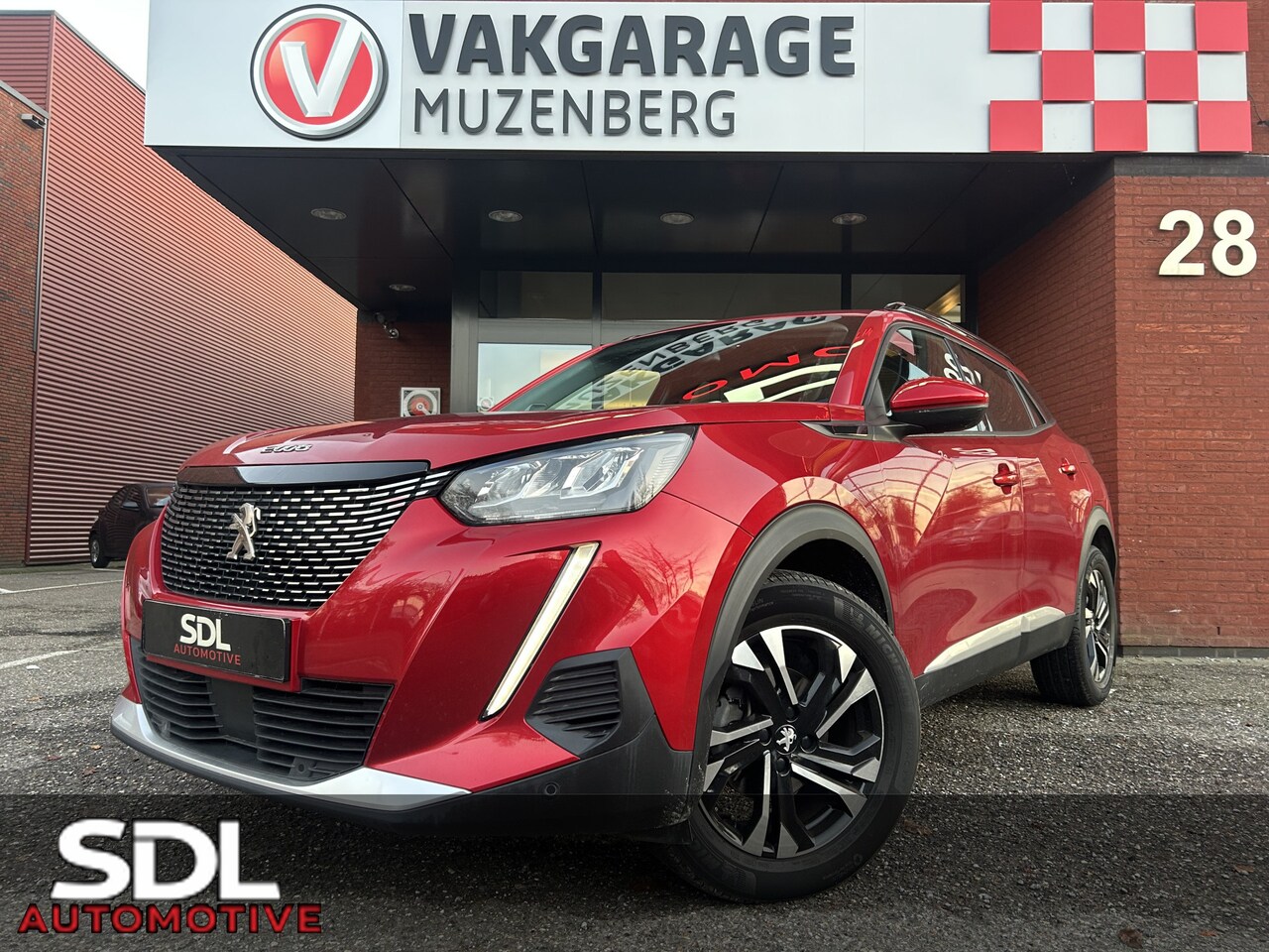 Peugeot 2008 - 1.2 PureTech Allure // LED // NAVI + CARPLAY // PDC V+A // CAMERA // CLIMA // HALF-LEDER - AutoWereld.nl