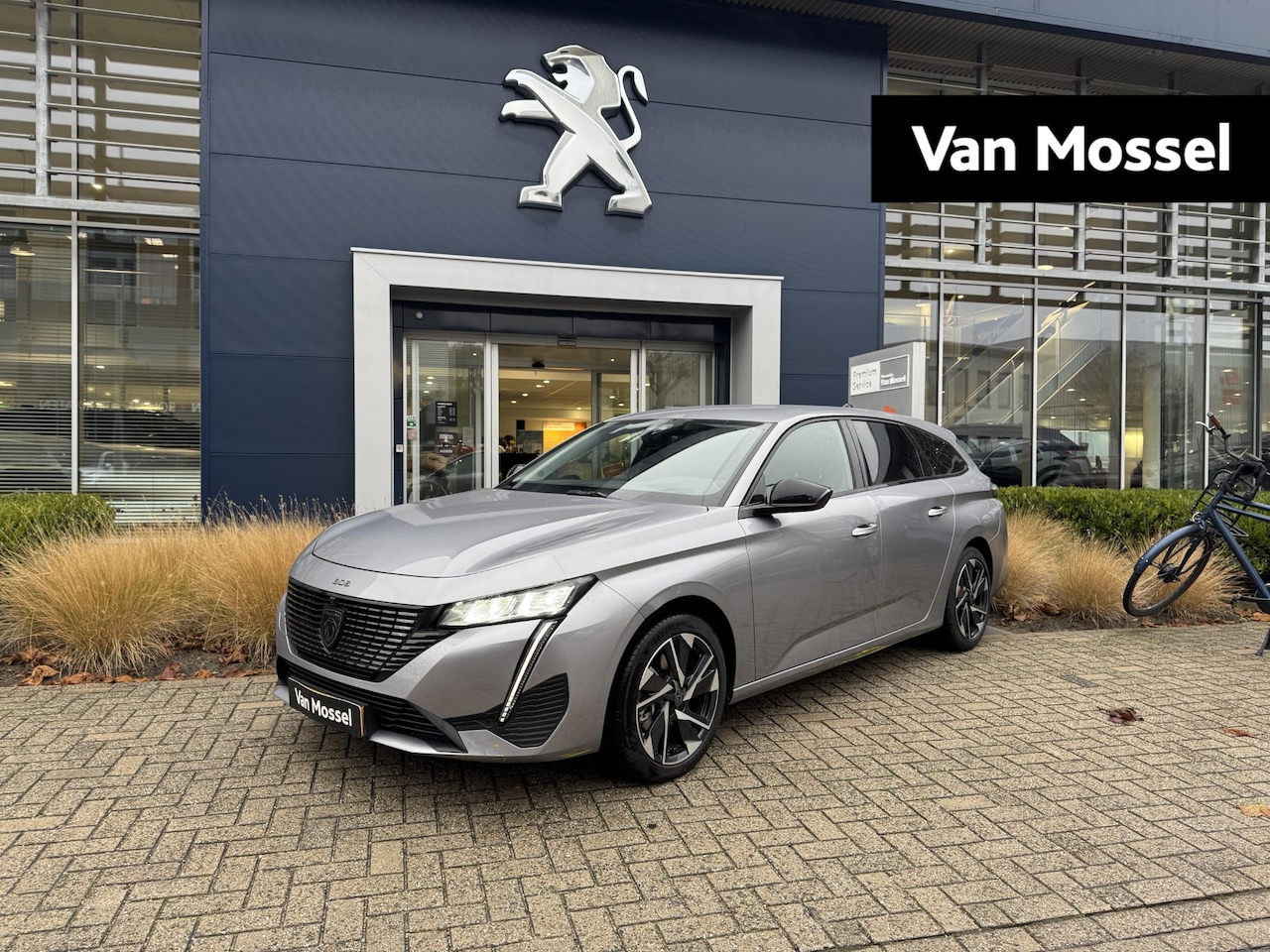 Peugeot 308 SW - 1.2 PureTech Allure | Camera | Navigatie | Trekhaak | Climate control | 17" Lichtmetalen v - AutoWereld.nl