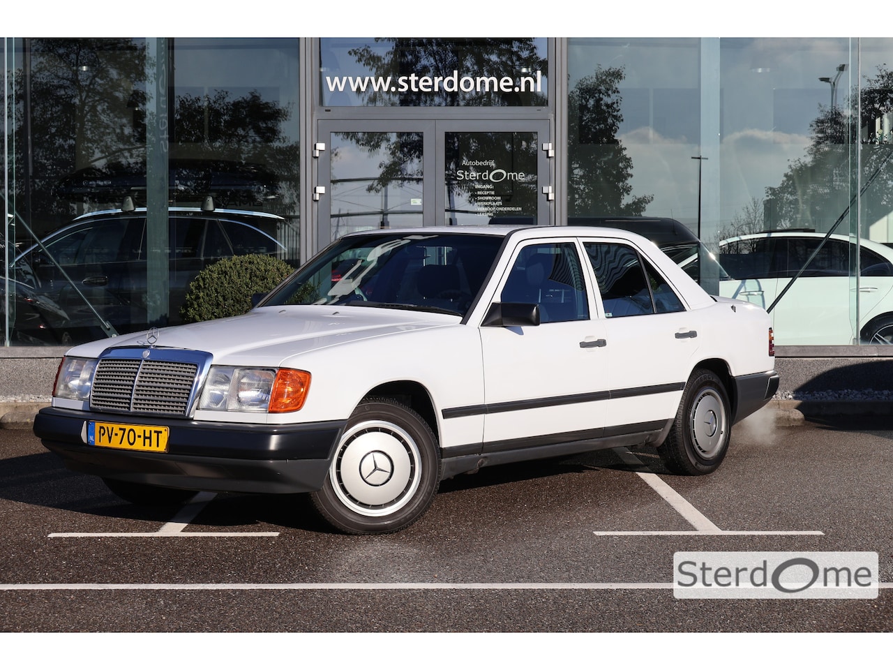 Mercedes-Benz 200-500 (W124) - 260 E l 6 Cilinder l Nederlandse Auto l Boekjes l Afneembare trekhaak l Zeer nette Staat l - AutoWereld.nl
