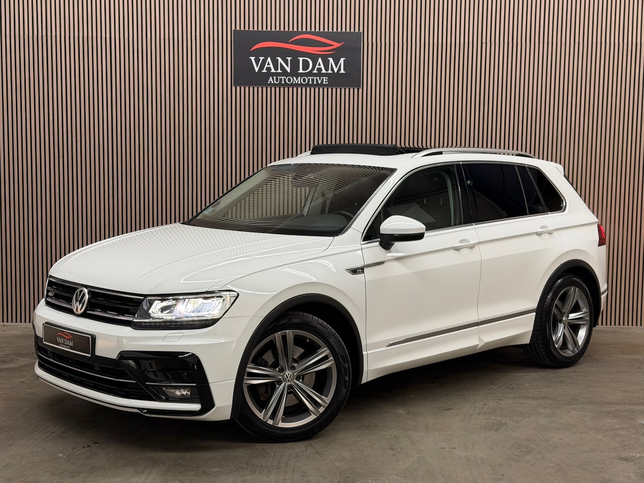 Volkswagen Tiguan - 2.0 TSI 4Motion R-Line 2017 DSG PANO LED VIRTUAL - AutoWereld.nl