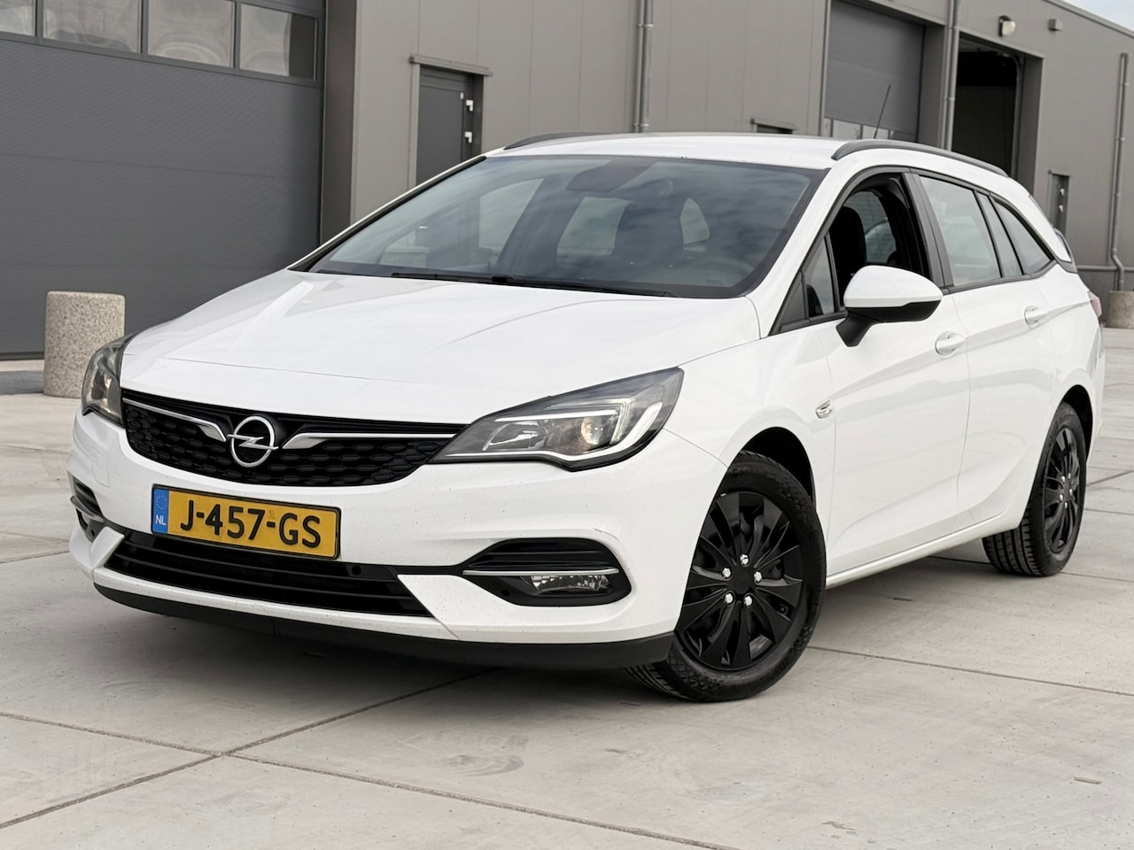 Opel Astra Sports Tourer - 1.2 Business Edition eerste eigenaar dealer onderhouden - AutoWereld.nl