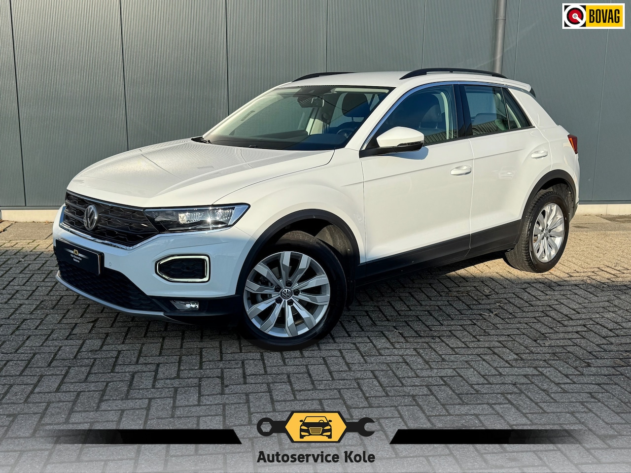 Volkswagen T-Roc - 1.0 TSI Style * Navigatie * Stuurverwarming * Trekhaak * Full Led * - AutoWereld.nl