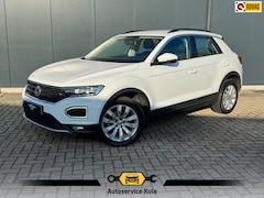 Volkswagen T-Roc - 1.0 TSI Style * Navigatie * Stuurverwarming * Trekhaak * Full Led