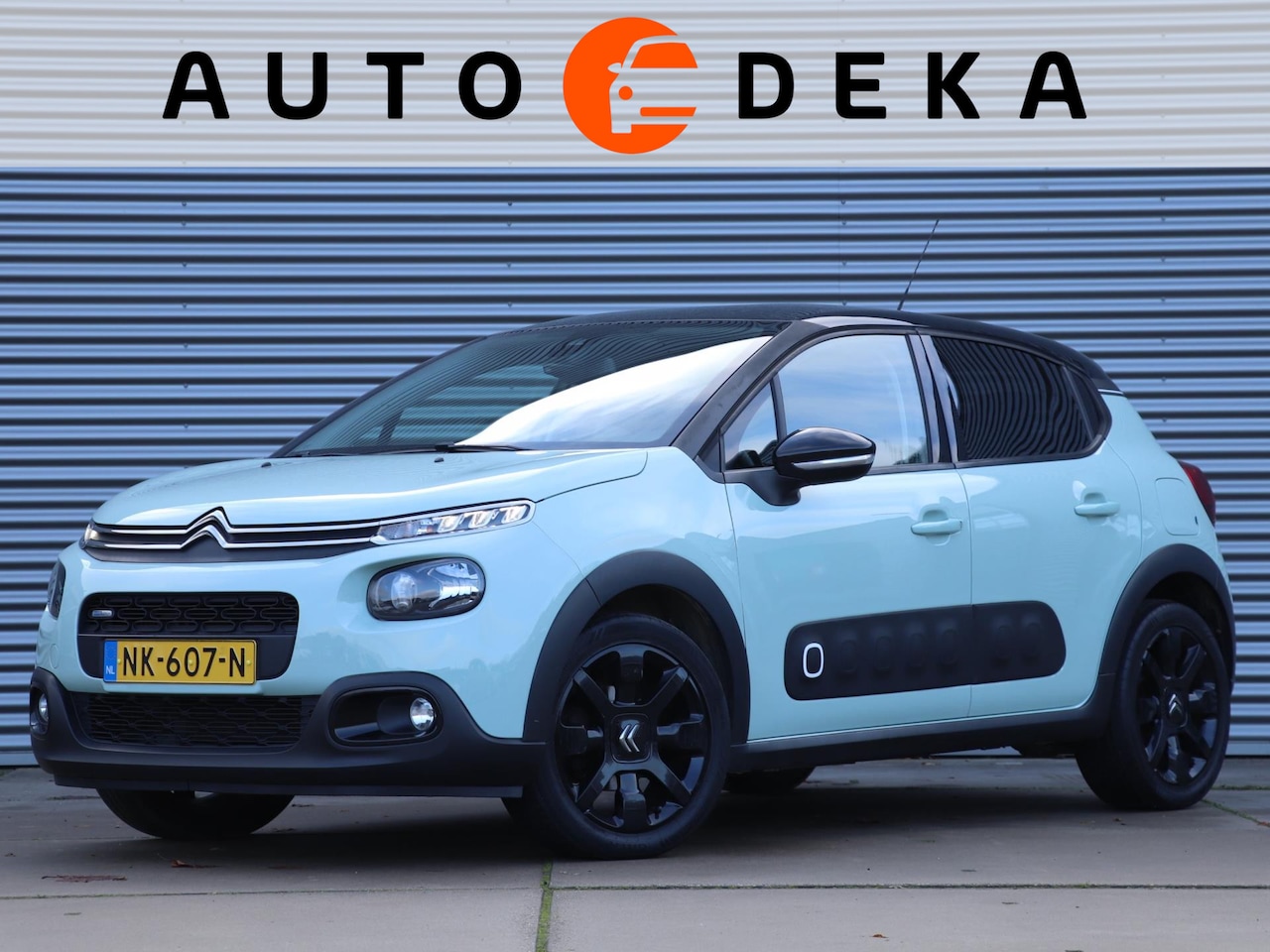 Citroën C3 - 1.2 PureTech 100pk Shine *Navigatie*Trekhaak* - AutoWereld.nl