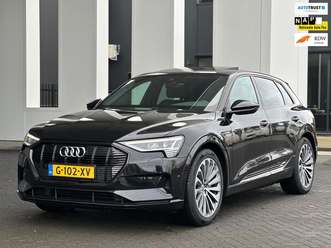 Audi e-tron - E-tron 55 quattro advanced 95 kWh S-LINE, panoramadak,21 inch, 2 e eigenaar, nl auto met n - AutoWereld.nl