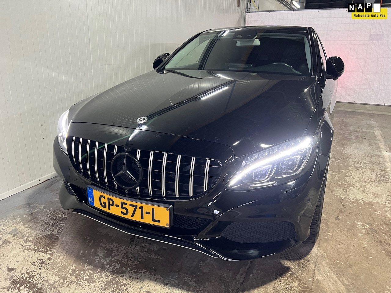 Mercedes-Benz C-klasse - 350 e Lease Edition Dealer onderhouden Burmester/360*/Apple carplay/LED/AMG - AutoWereld.nl