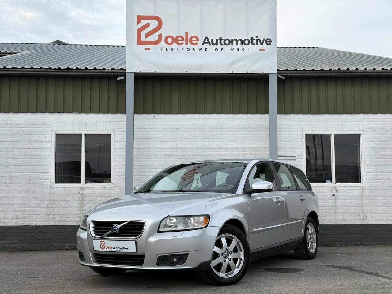 Volvo V50 - 2.4 Edition I Aut. / Dealer Onderhouden / Facelift / Cruise - AutoWereld.nl