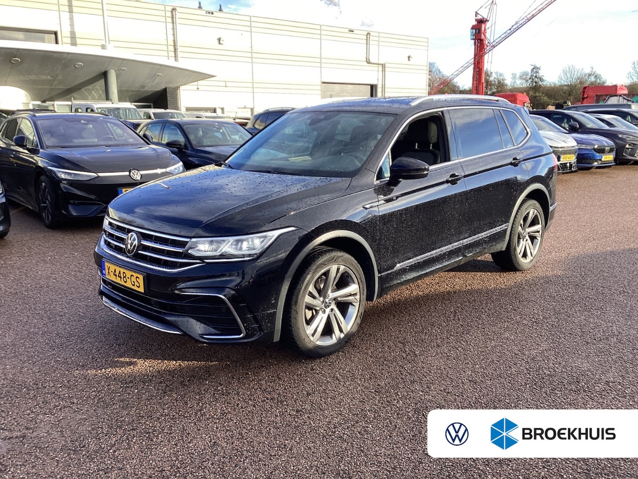 Volkswagen Tiguan Allspace - 1.5 TSI 150 pk R-Line Business 7pers. 7-DSG | Wegklapbare Trekhaak | Achteruitrijcamera | - AutoWereld.nl