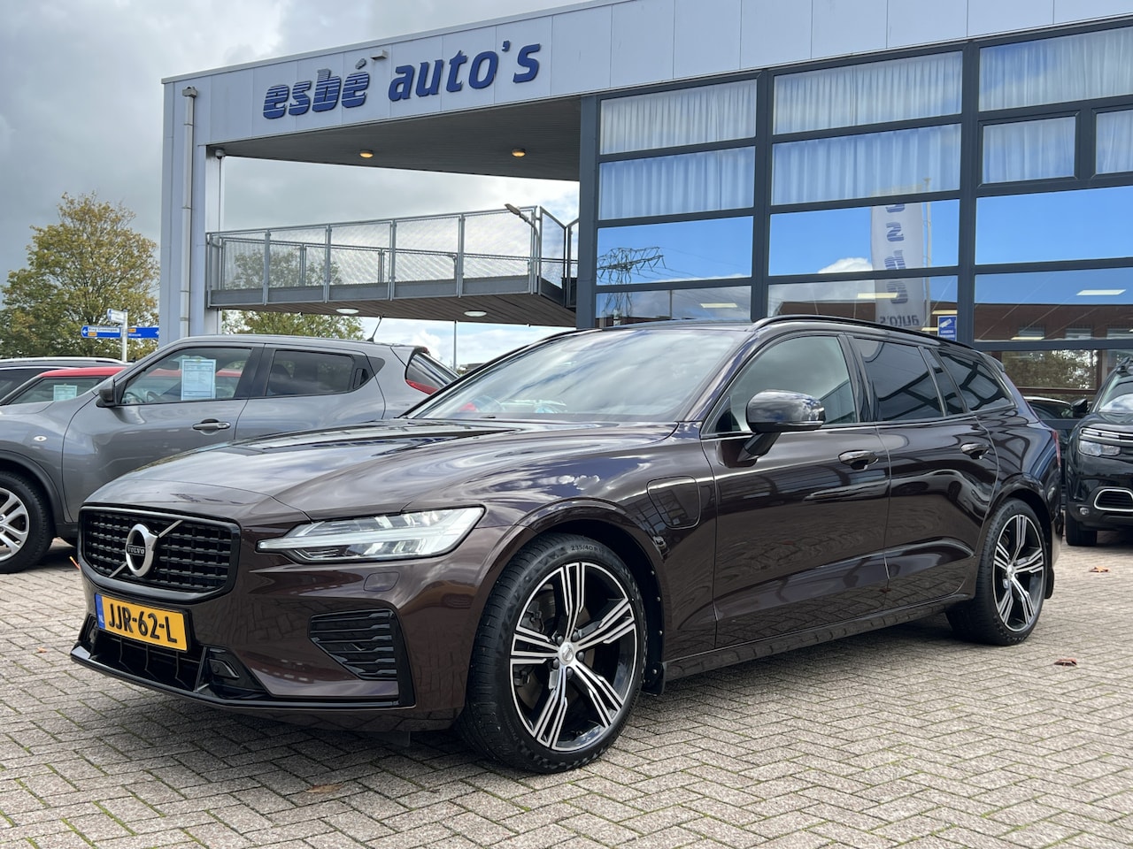 Volvo V60 - 2.0 T6 Recharge 340 pk AWD R-Design ACC Pilot Assist Standkachel Camera Carplay Navi Stoel - AutoWereld.nl
