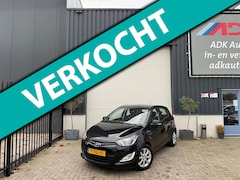 Hyundai i20 - 1.2i i-Deal AIRCO/LM VELGEN/MOOIE AUTO