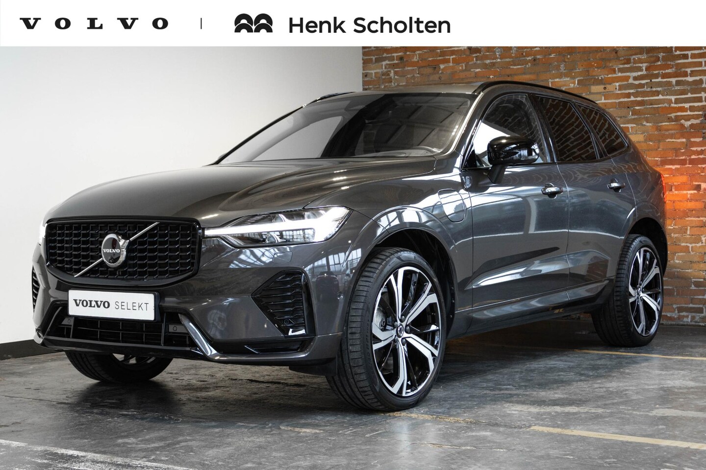 Volvo XC60 - T8 Plug-in hybrid AWD Ultra Dark | 360° Parkeercamera | Stoelverwarming | 21'' Lichtmetale - AutoWereld.nl
