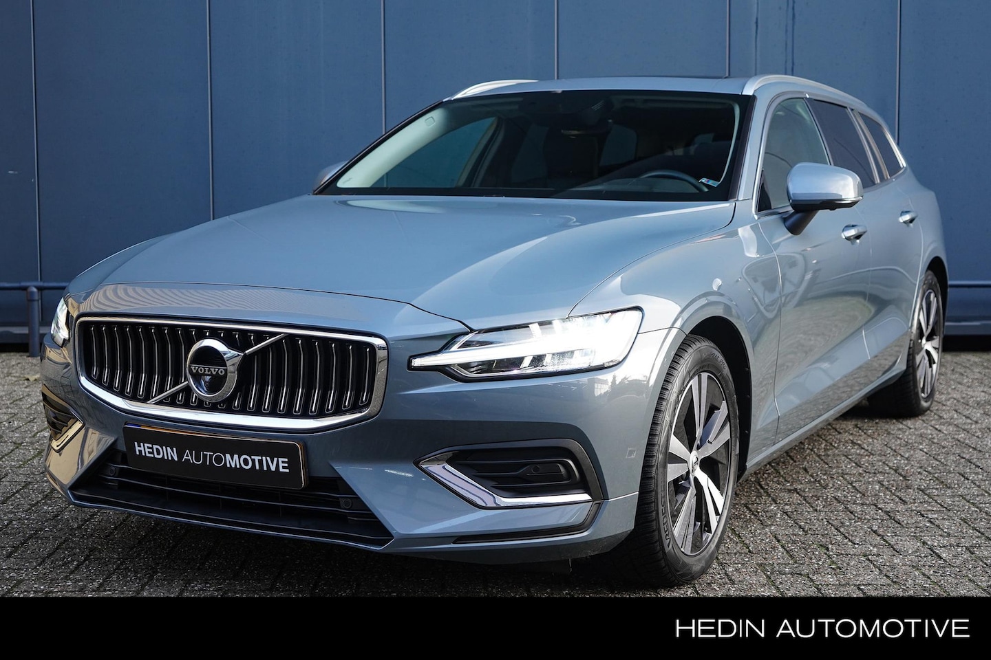 Volvo V60 - 2.0 B4 Inscription | Trekhaak | Pilot assist | Panoramadak | 360 graden camera | Harman/ka - AutoWereld.nl